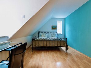 2 bedrooms, WiFi, bed sheets