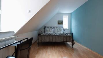 2 bedrooms, WiFi, bed sheets