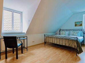 2 bedrooms, WiFi, bed sheets - Old Town Apartment for 6 Guests with Parking (Memmingen)