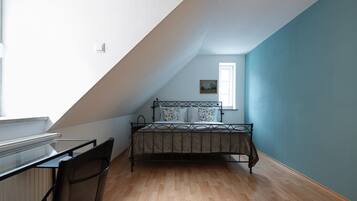 3 bedrooms, WiFi, bed sheets