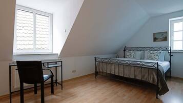 2 bedrooms, WiFi, bed sheets