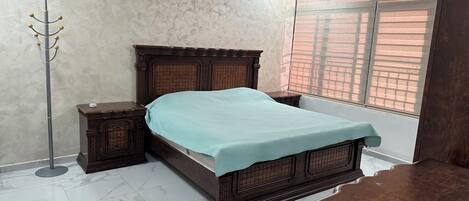 3 Schlafzimmer, Bügeleisen/Bügelbrett, Bettwäsche