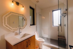 Shower, hair dryer, bidet, towels