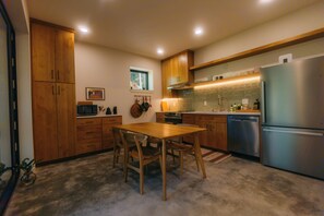 Microondas, horno, parrilla de estufa y lavavajillas 