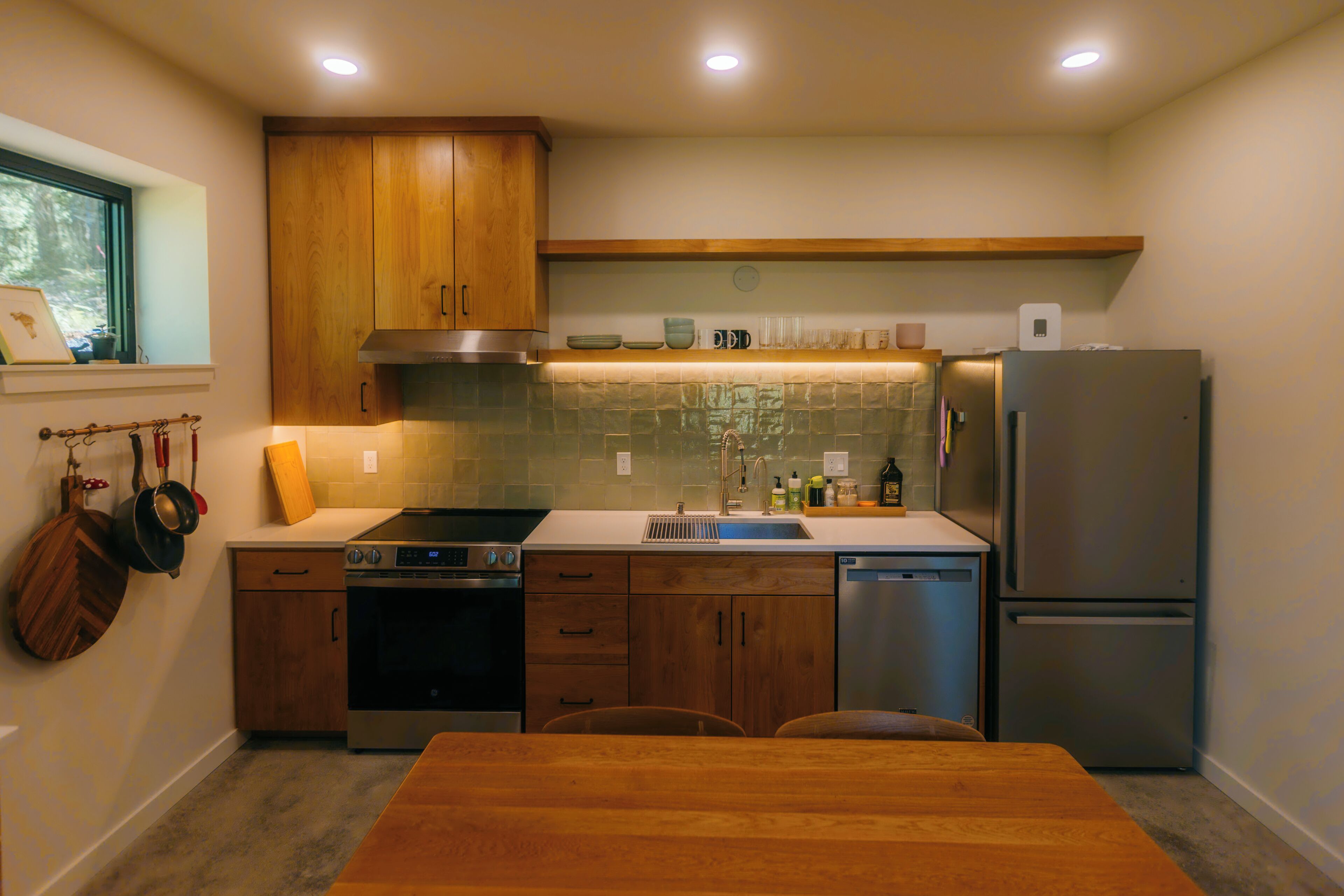 Micro-ondes, four, plaque de cuisson, lave-vaisselle