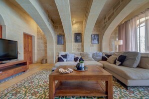 TV - Klementa the Private Villa with Pool in Għarb Gozo (Għarb)