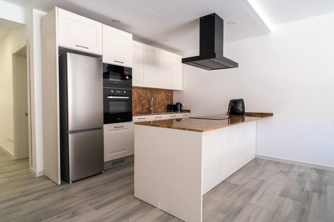 Frigorifero, microonde, forno, macchina per tè/caffè