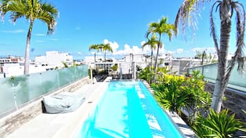 Outdoor pool, open 8:00 AM to 10:00 PM, sun loungers