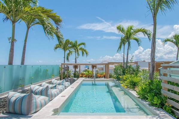 Outdoor pool, open 8:00 AM to 10:00 PM, pool loungers