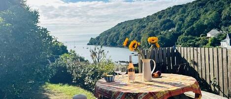 تناول الطعام بالخارج