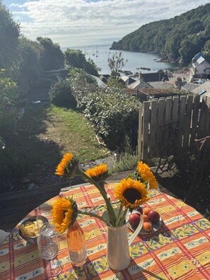 Unclassified image, 2 of 50, button - Mordros – Cawsand Cottage, Steps from the Beach (Cawsand)