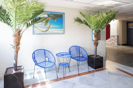 Living area. Hotel Puerto Angel