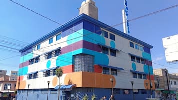 Vista frontal de la propiedad