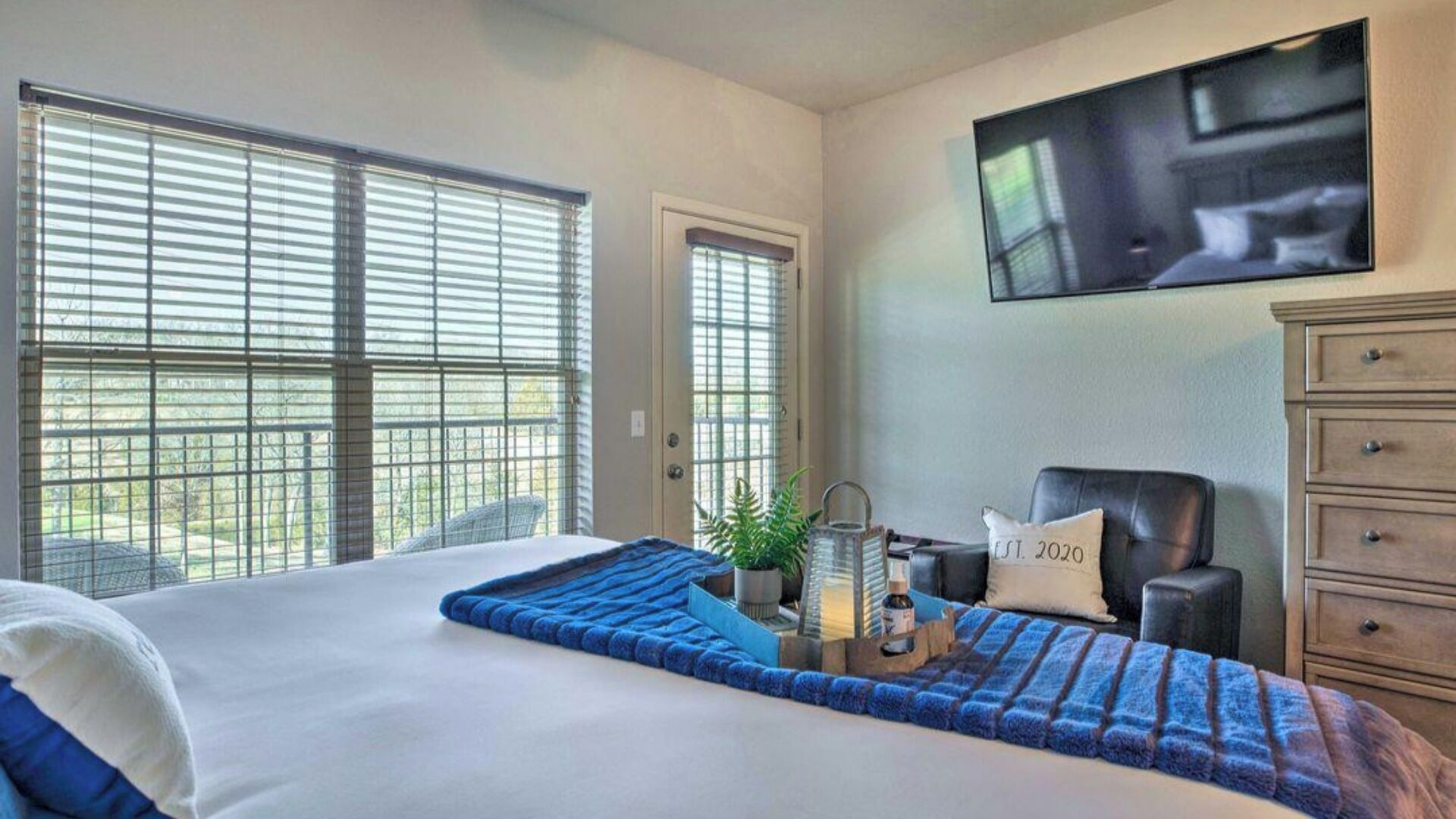 1 bedroom, iron/ironing board, Internet, bed sheets