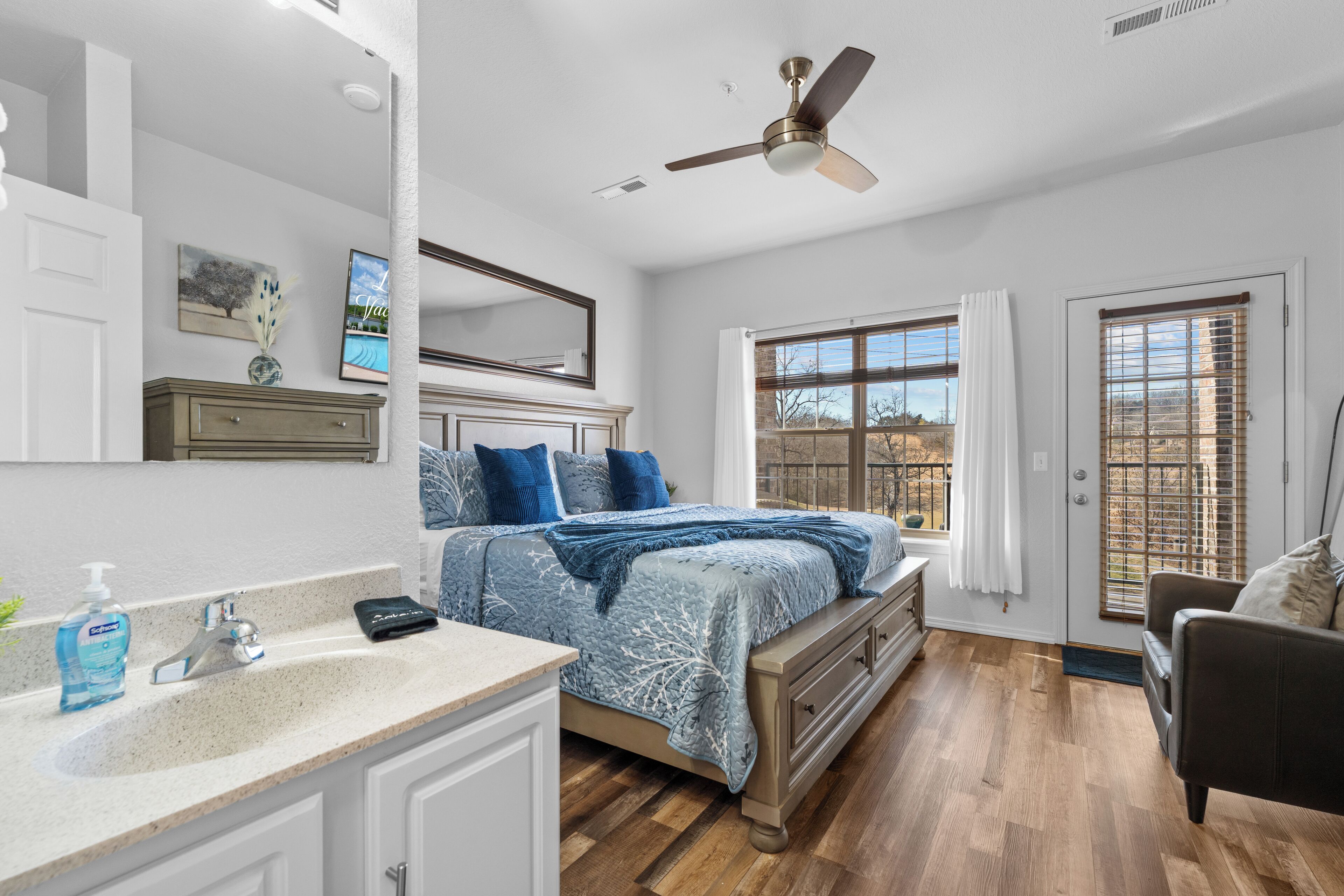 1 غرفة نوم ومكواة/لوح كي وواي فاي مجانًا وملاءات أسرّة