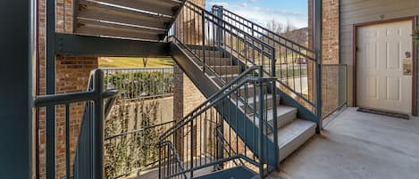 المنطقة المحيطة بالمنشأة