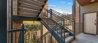 KING BED-Cozy Condo For Two on Ledgestone Golf Course-1 Mile From SDC-Free WIFI