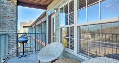 KING BED-Cozy Condo For Two on Ledgestone Golf Course-1 Mile From SDC-Free WIFI