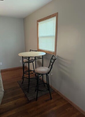 Dining - Shawnee Cave Staycations (Cave-In-Rock)