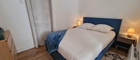 1 chambre, fer et planche Ă repasser, Wi-Fi, draps fournis