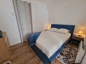 1 habitación, tabla de planchar con plancha, wifi y ropa de cama 