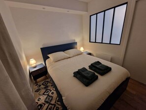 1 غرفة نوم ومكواة/لوح كي وواي فاي وملاءات أسرّة