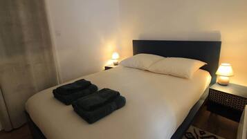 1 chambre, fer et planche Ă repasser, Wi-Fi, draps fournis