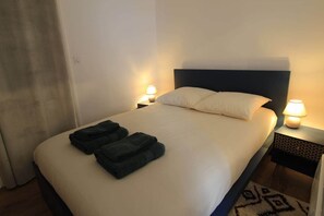 1 chambre, fer et planche à repasser, Wi-Fi, draps fournis