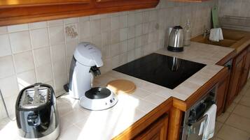 Réfrigérateur, micro-ondes, four, lave-vaisselle