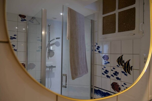 Hair dryer, towels