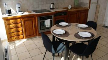 Réfrigérateur, micro-ondes, four, lave-vaisselle