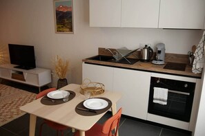 Frigorifero, forno, tostapane, pentole/stoviglie/utensili