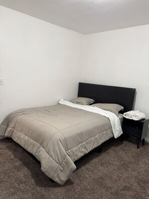 4 bedrooms, iron/ironing board, WiFi