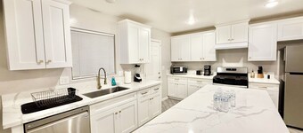 Spacious 4-bedroom house in charming Bakersfield with AC. 4 queen & 3 twin beds.