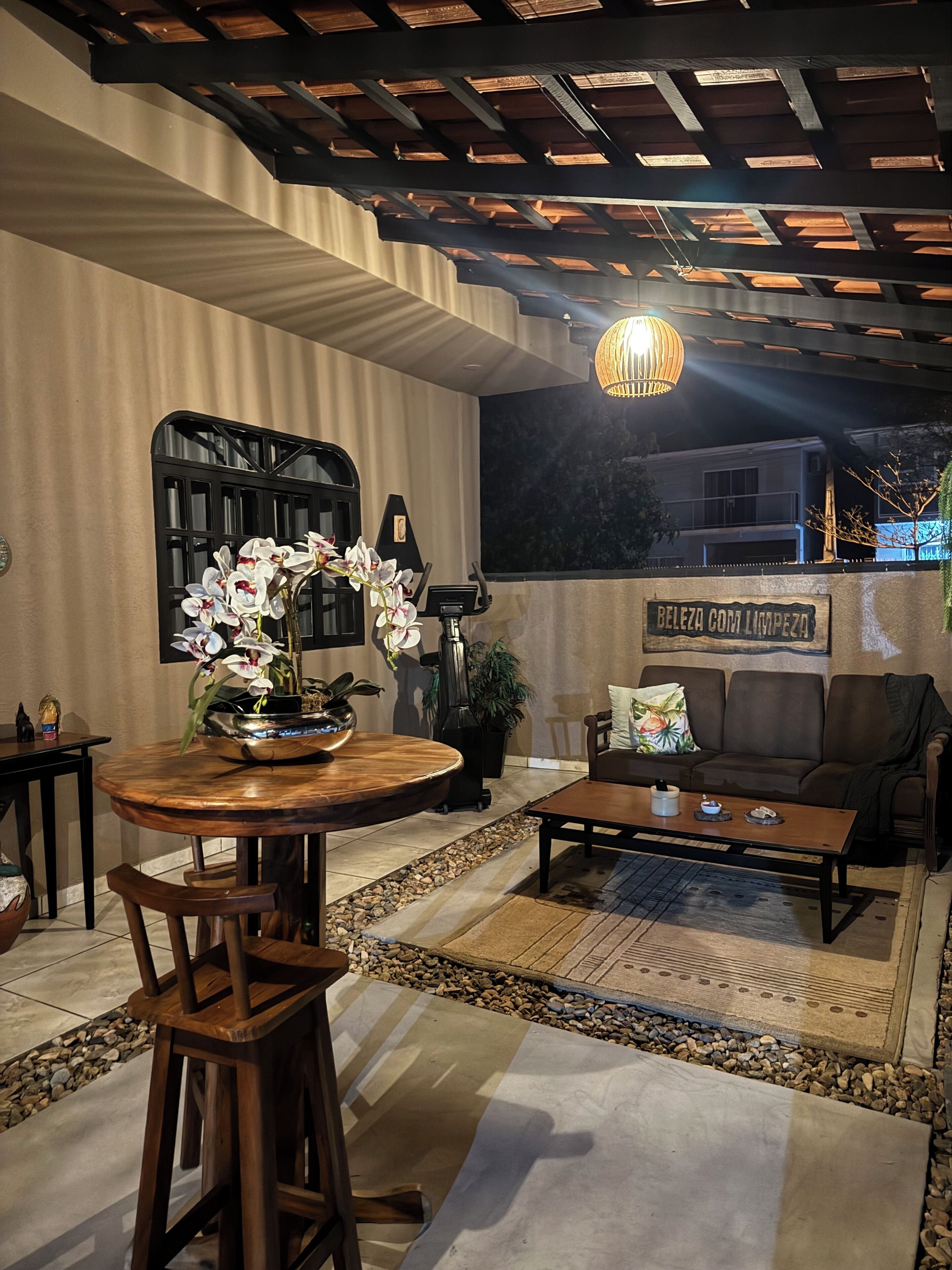 Quarto casal luxo, 1 cama Queen | Área de estar