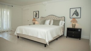 6 bedrooms, iron/ironing board, WiFi, bed sheets