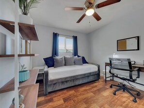 House, Multiple Beds, Patio, Pool View (Silk Oak Tempe) | 3 bedrooms, individually decorated, individually furnished, bed sheets - Silk Oak Tempe (Tempe)