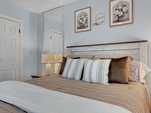 單棟房屋, 多張床, 露台, 泳池景 (Silk Oak Tempe) | 3 間睡房、獨特設計、獨特裝修、床單