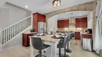 House, Multiple Beds, Pool Access, Pool View (Puesta Del Sol) | Private kitchen