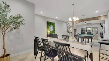 House, Multiple Beds, Pool Access, Pool View (Puesta Del Sol) | In-room dining