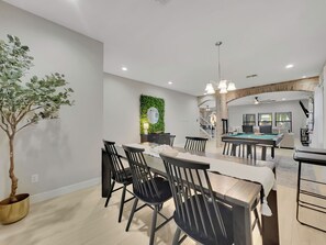 House, Multiple Beds, Pool Access, Pool View (Puesta Del Sol) | In-room dining