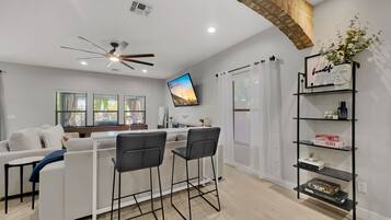 House, Multiple Beds, Pool Access, Pool View (Puesta Del Sol) | Living area