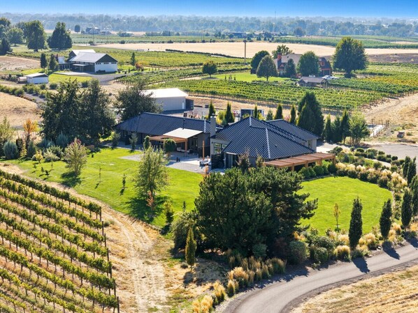Exterior - Concetta`s Suite - Private 10 Acre Vineyard (Walla Walla)
