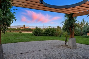 المنطقة المحيطة بالمنشأة