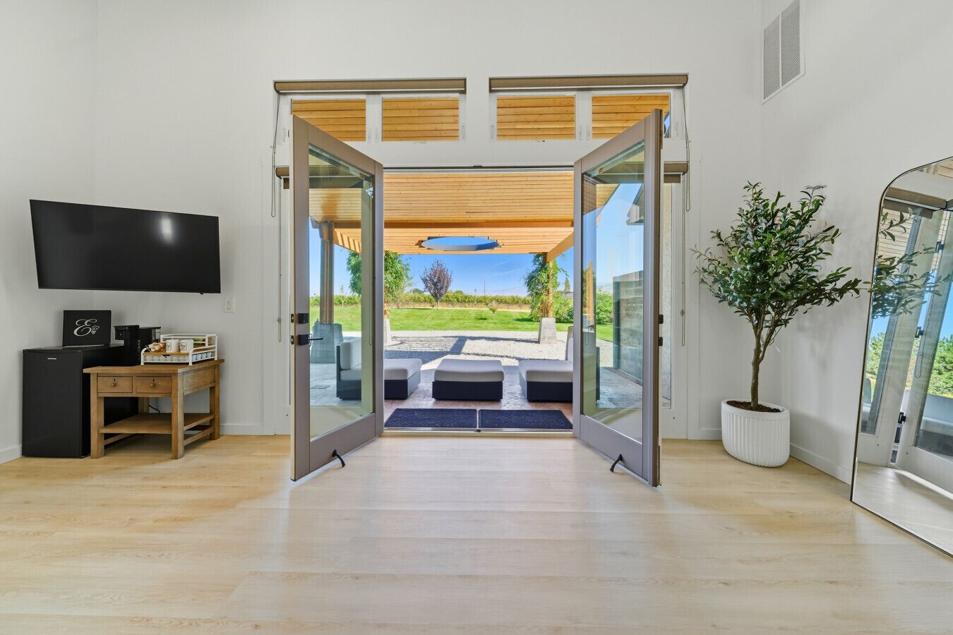 Smart-TV, peis og bøker