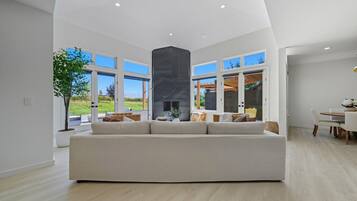 Smart TV, books, stereo