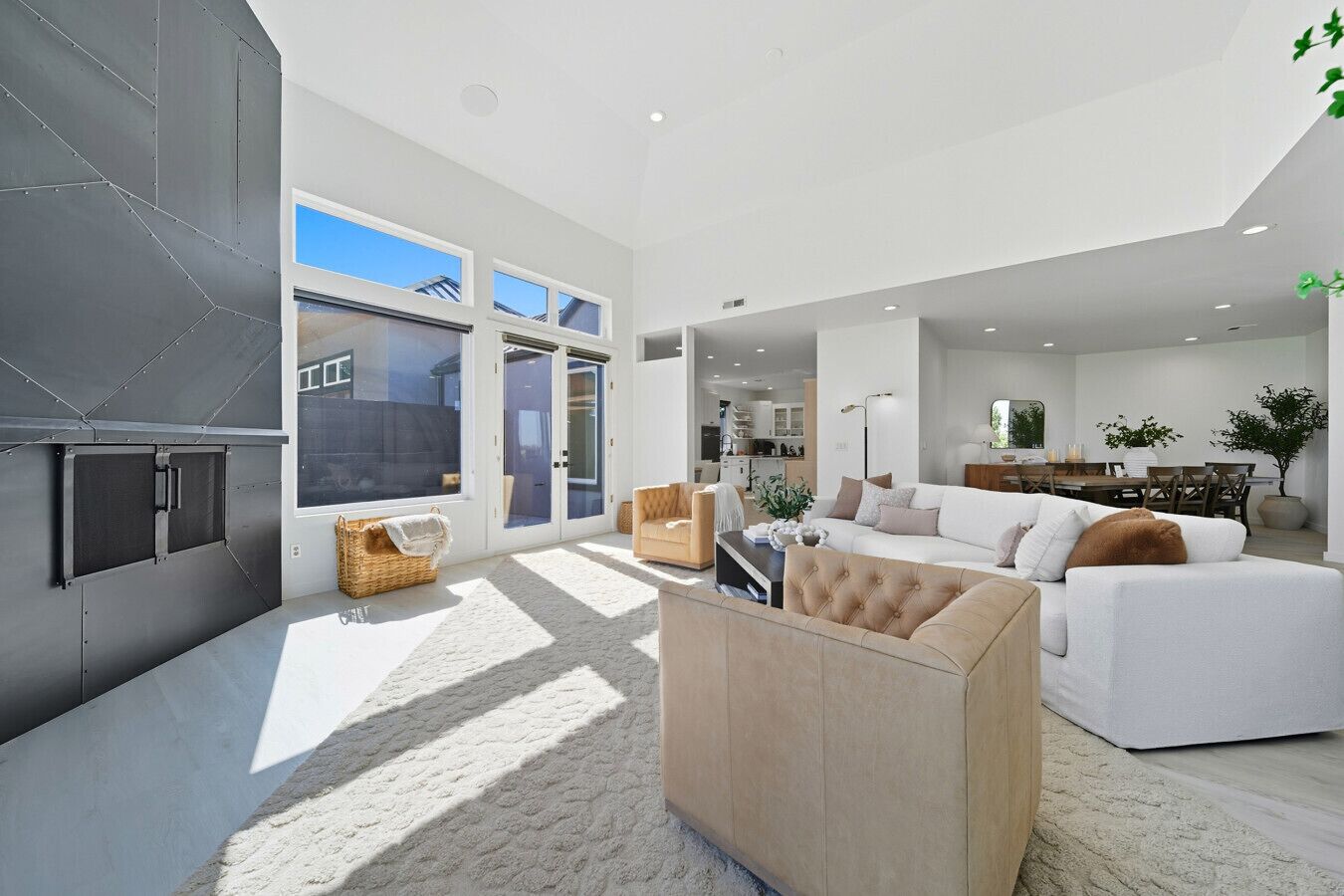 Smart TV, libros y estéreo 