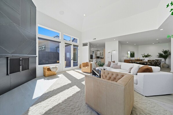 Smart TV, books, stereo