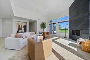 Smart TV, books, stereo