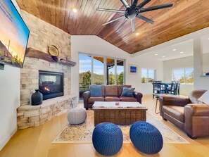 House, Multiple Beds, Hot Tub, Mountain View (Tomahawk Strawberry) | Living area - Tomahawk Strawberry (Pine)